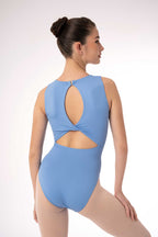 31699 Adult Fenix Round Neckline